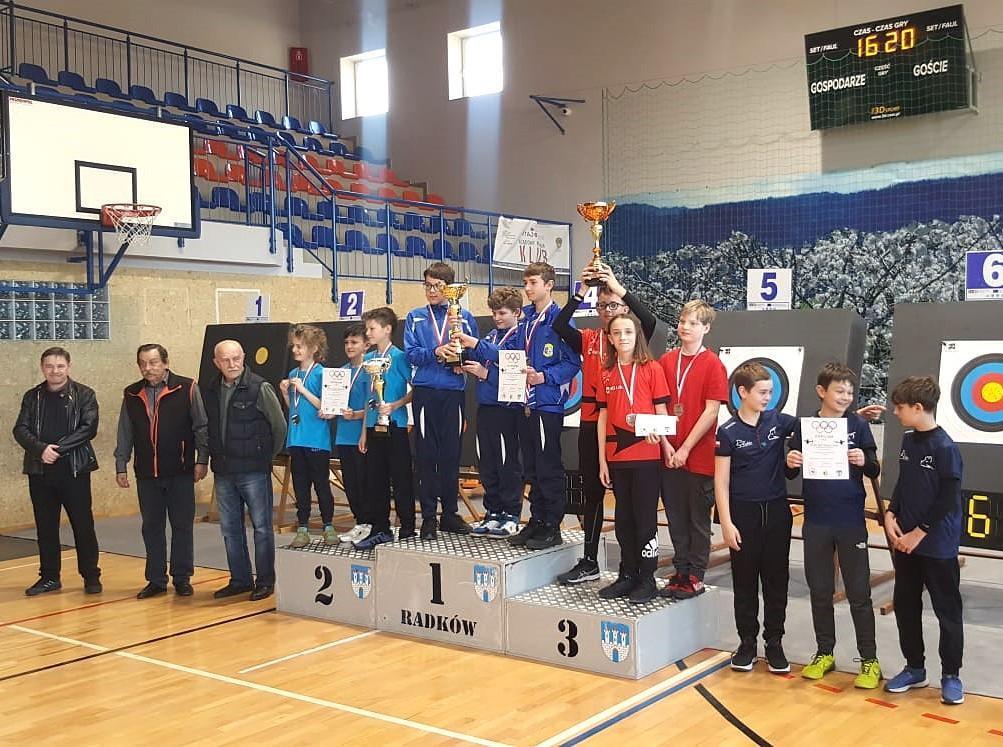 IMG-20250309-WA0006 drużyna młodzików na podium